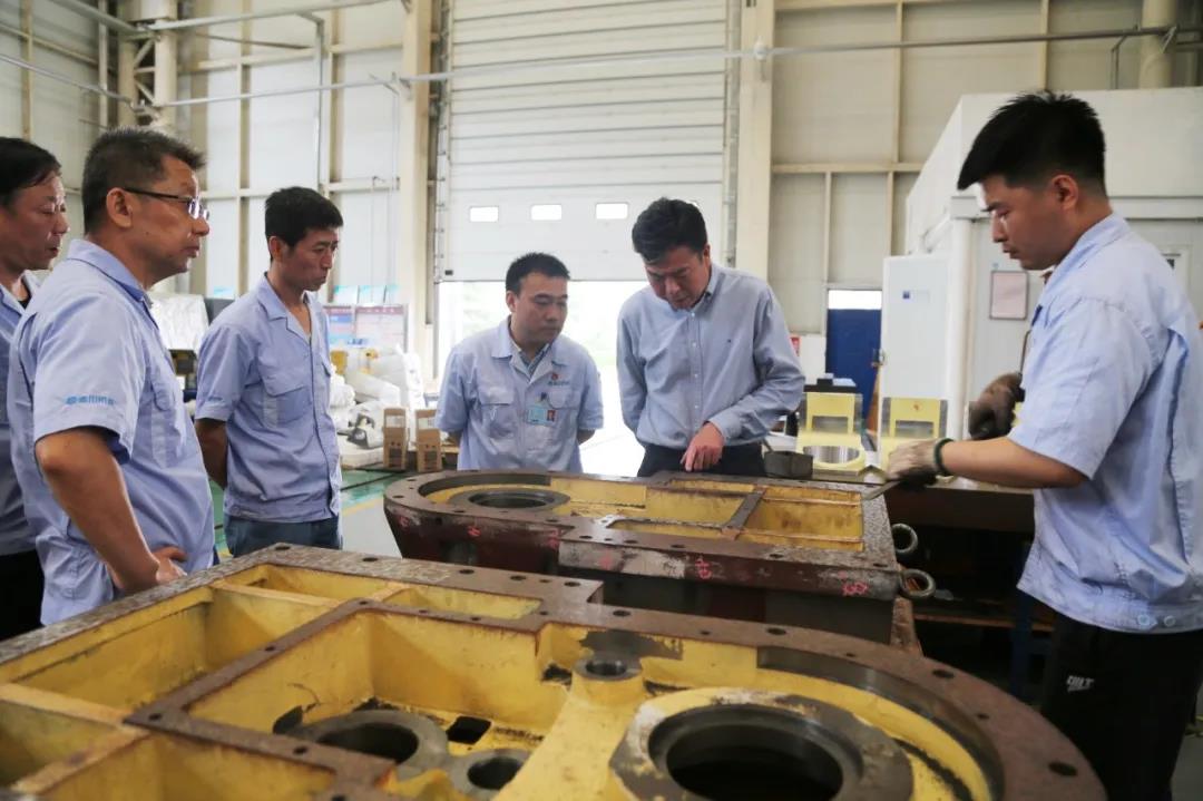 嚴鑒鉑董事長深入本部生產(chǎn)一線調研指導工作